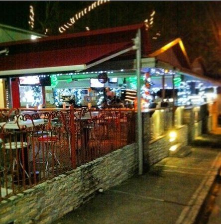 Ahi-Bar Cafe & Grill